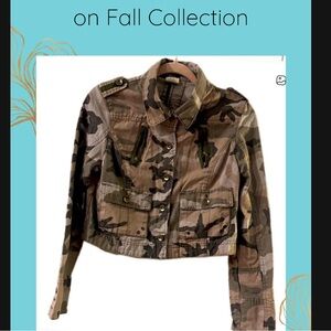Rothco vintage size M
Camouflage Women's cropped Jacket